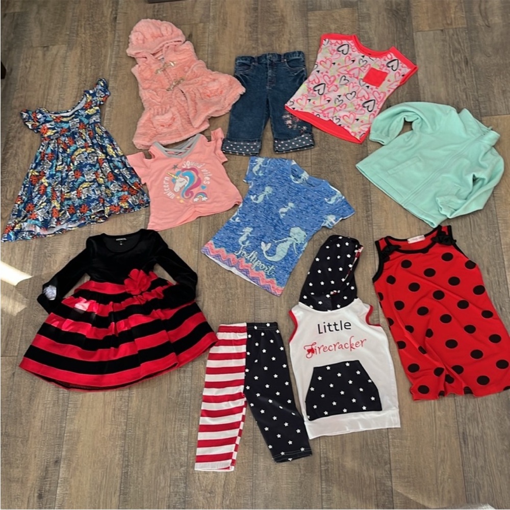 Girls 4/5T ~ Clothing Bundle Size
Assorted brands-Bundle-Dresses-Holiday outfits